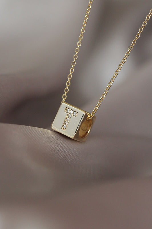 Gold Renkli Küp Model Zirkon Taşlı T Harfli Kolye