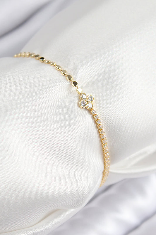 Pirinç Zirkon Taşlı Yonca Model Ezme Zincir Gold Renk Kadın Bileklik